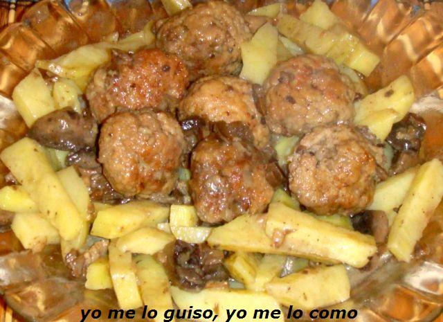[ALBONDIGAS+EN+SALSA+DE+CHAMPIÑONES.JPG]