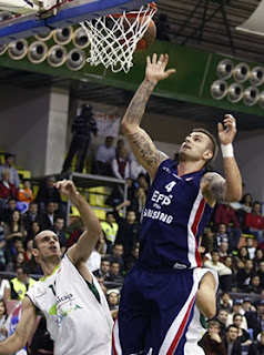 Efes Pilsen Unicaja Malaga'ya kaybetti. Efes-Unicaja-Malaga-Euroleague