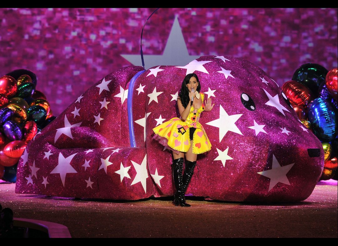 http://4.bp.blogspot.com/_-M8uFVYD4PM/TNzJmOUM7tI/AAAAAAAADUY/KYWoazECjPw/s1600/Victoria%252527s%2BSecret%2BFashion%2BShow%2Bkaty%2Bperry.jpg