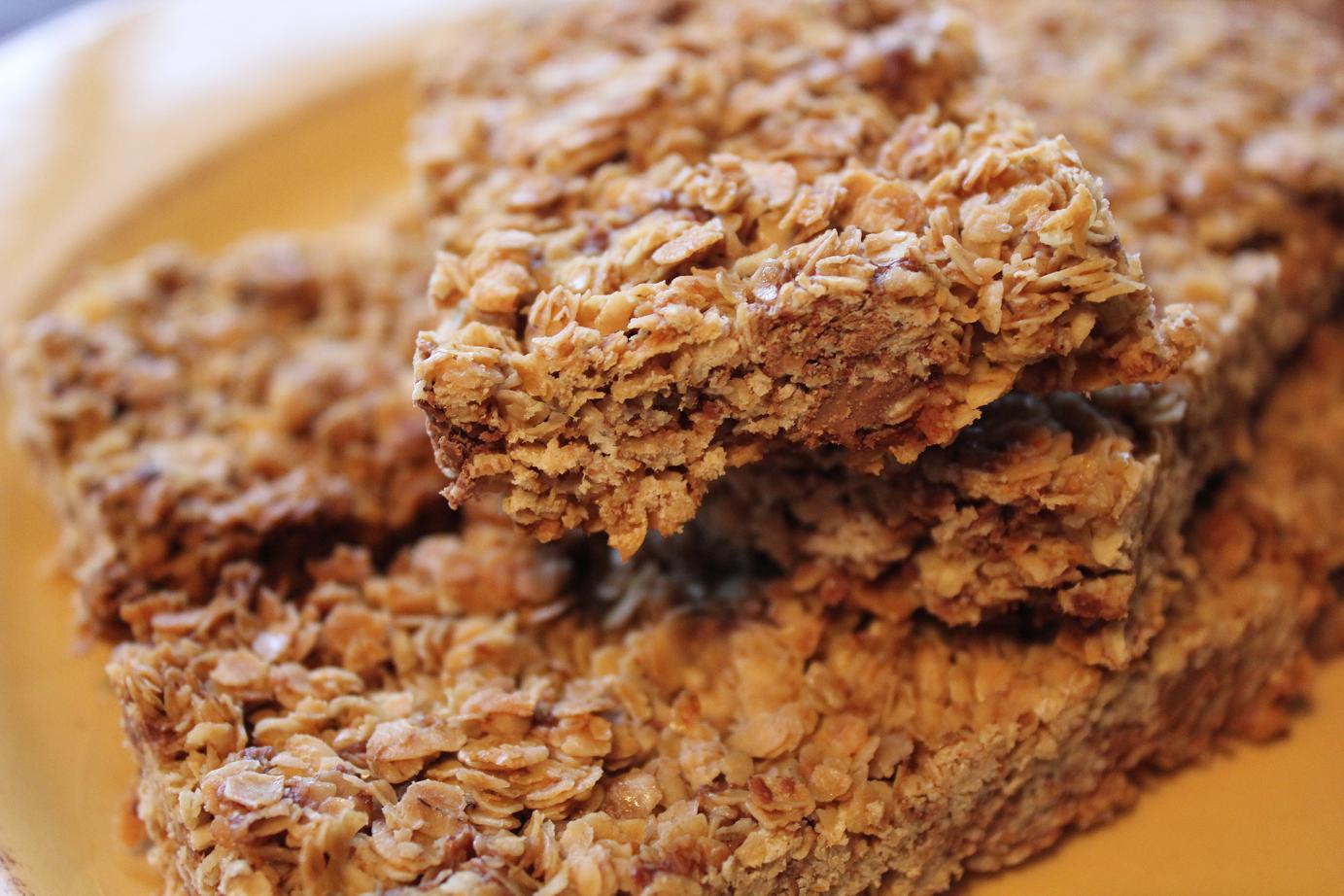 Easy 5Ingredient Chocolate Chip Granola Bar Recipe