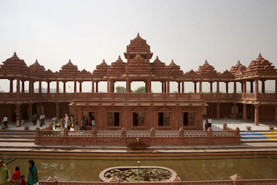 http://4.bp.blogspot.com/_-QCFUFzE_C8/R6hm2d6gnOI/AAAAAAAADCs/WbyvhcYaRrY/s400/Akshardham_Temple_New+_Delhi_05.jpg