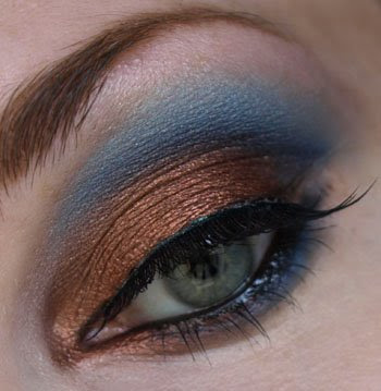 pictures of eyeshadow styles. Dark makeup styles.