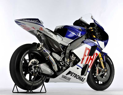 GEORGE LORENZO YAMAHA YZR M1 NEW SPECIFICATIONS