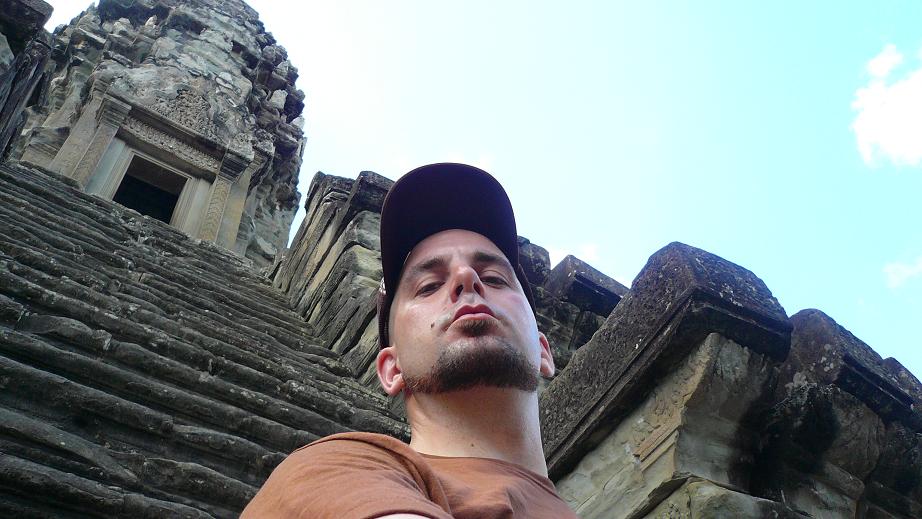 [yo+angkor.JPG]
