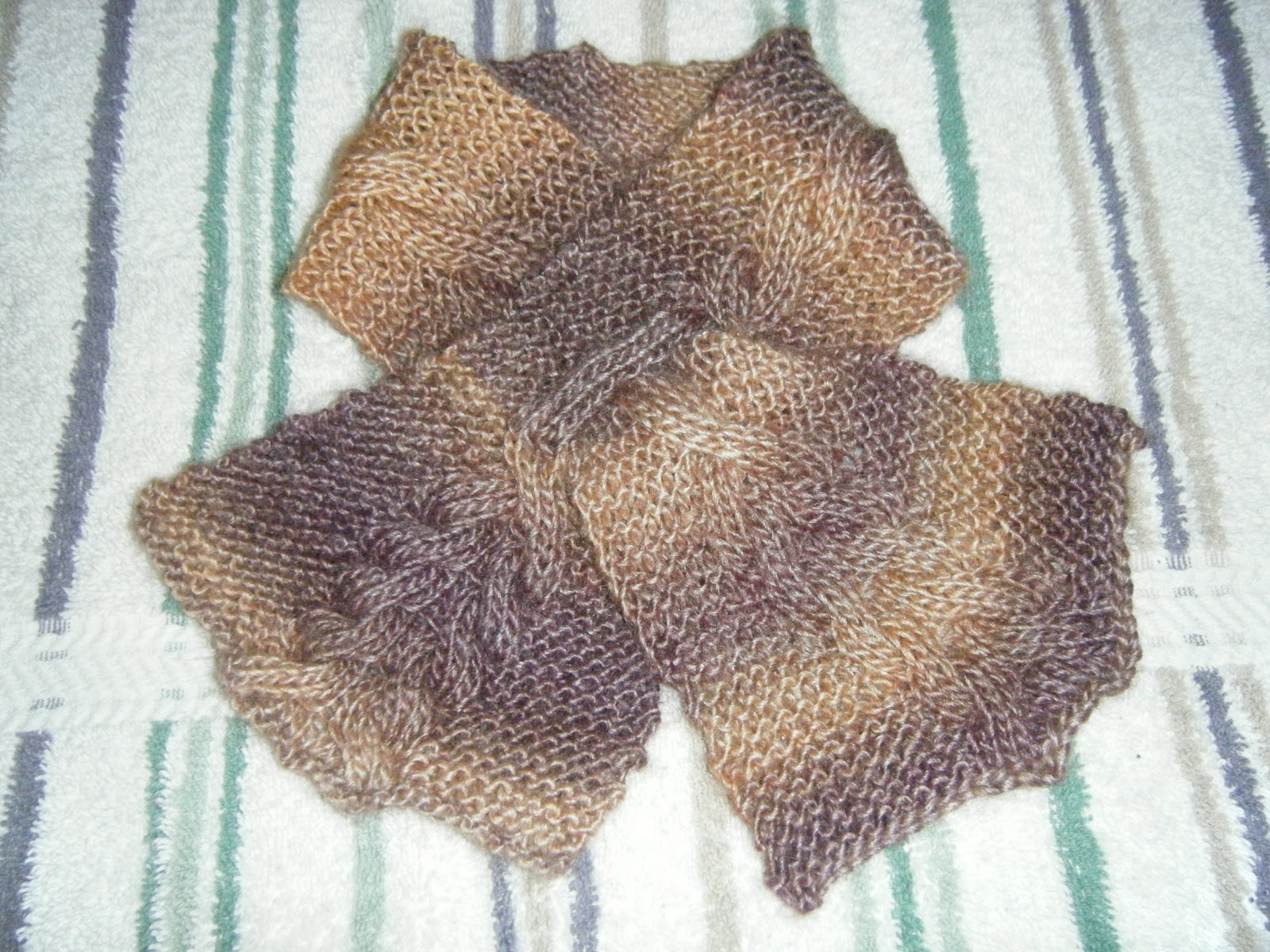 Suzannes Knitting and Spinning Blog: Two Cabled Keyhole ...