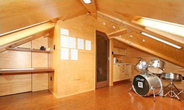 Studio Mwa Attic Above Double Garage