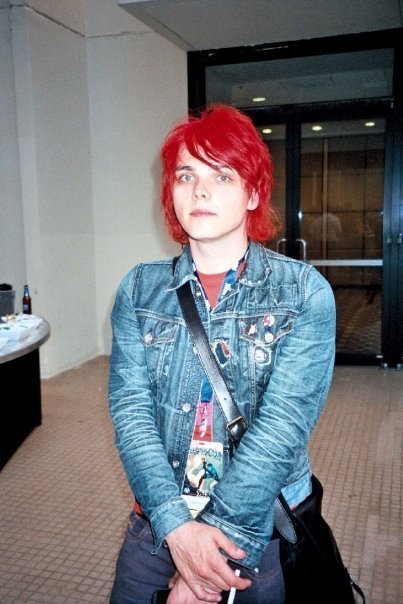 gerard way blonde hair 2010.  video of their first single, we find a Gerard Way completely redhead!