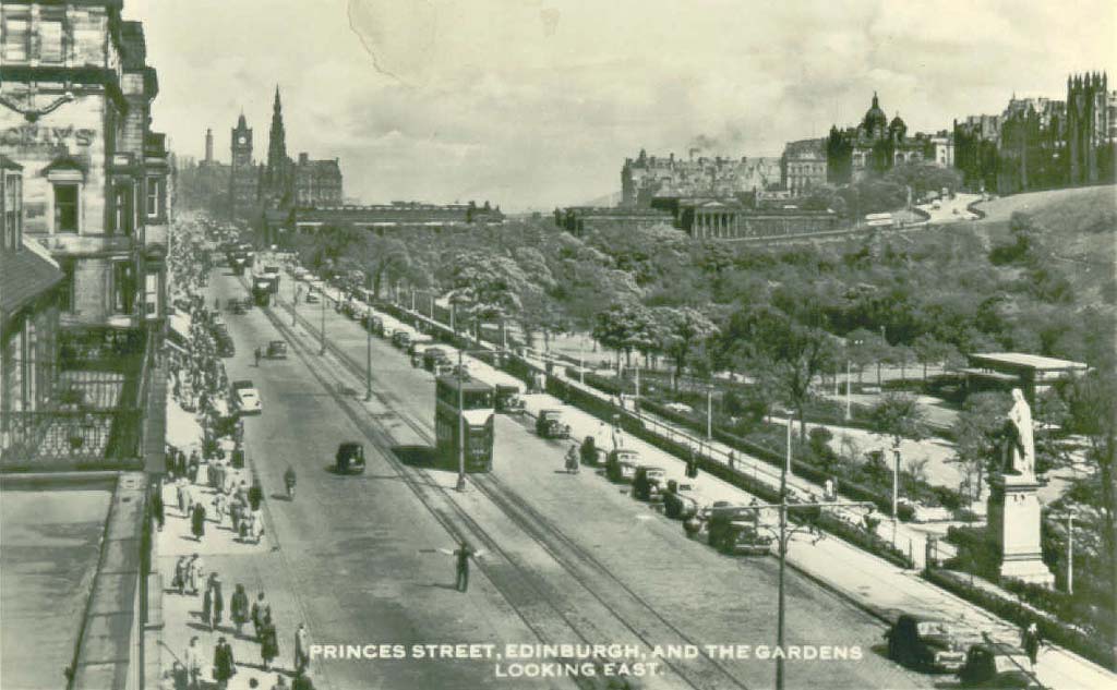 Edinburghshire,+Edinburgh,+Princes+Street+and+Gardens+1955.jpg