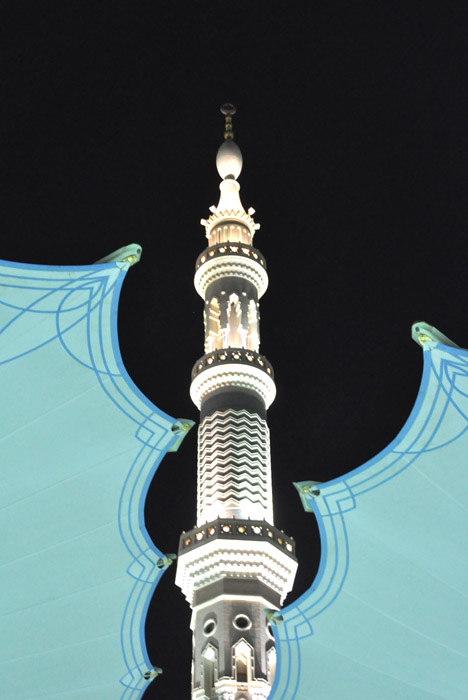 Menara Diantara Tirai