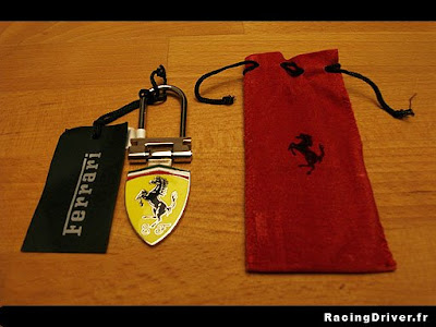 Boutique Ferrari Paris Ferrari Store polo montre porte-cles t-shirt