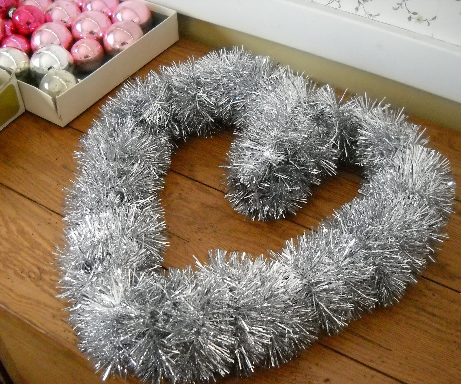 [Valentine+Wreath+Finished+132.JPG]