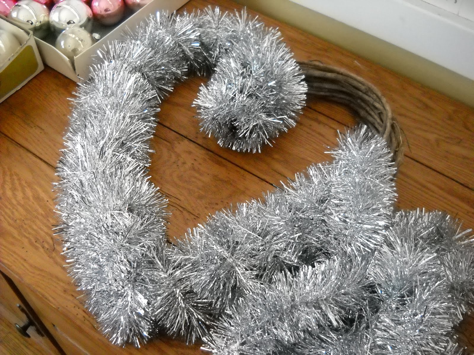 [Valentine+Wreath+Finished+130.JPG]