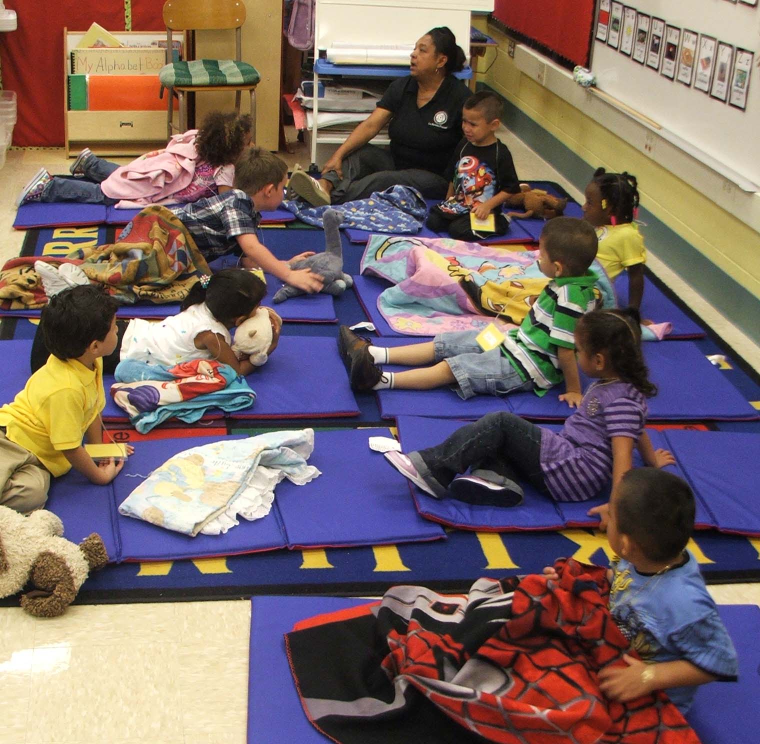nap time/those blue and red nap mats r/nostalgia