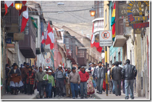 al fondo el Cerro Rico, de la calle Millares que encuentra al Convento de San Francisco