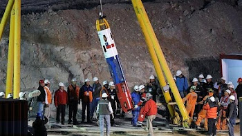 por segunda vez ha descendido la cápsula bautizada Fénix2 para rescatar a los 33