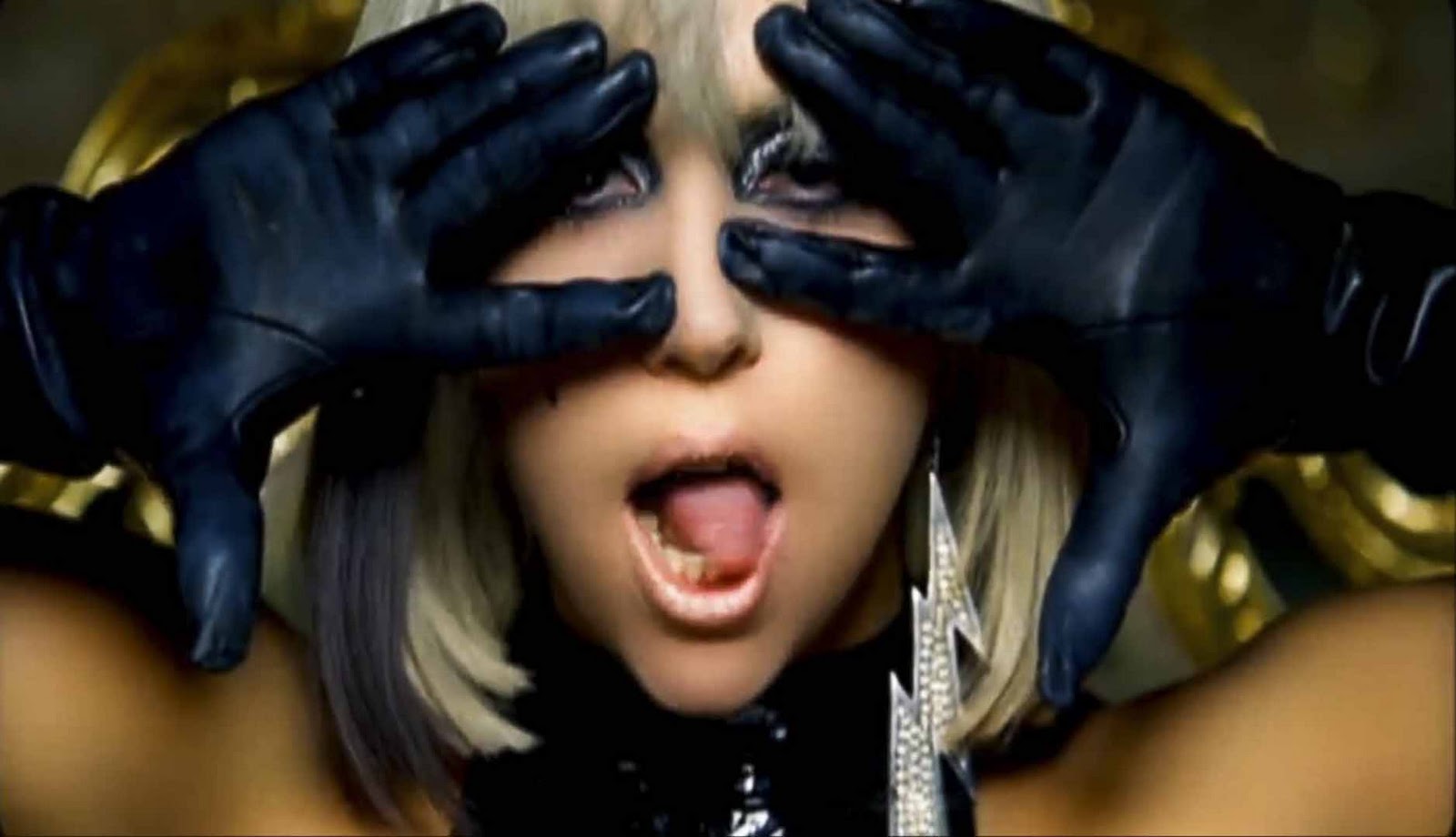 http://4.bp.blogspot.com/_-e4LgA59RxA/TNzvzDNEf0I/AAAAAAAAABU/ijSGWoZ3K6E/s1600/Lady-Gaga-Tongue.jpg