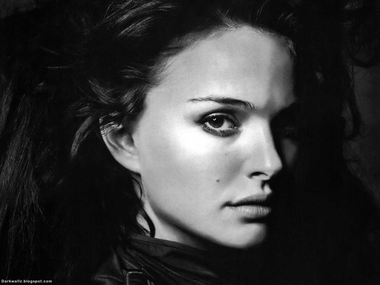 Natalie Portman | Dark Wallpaper Download