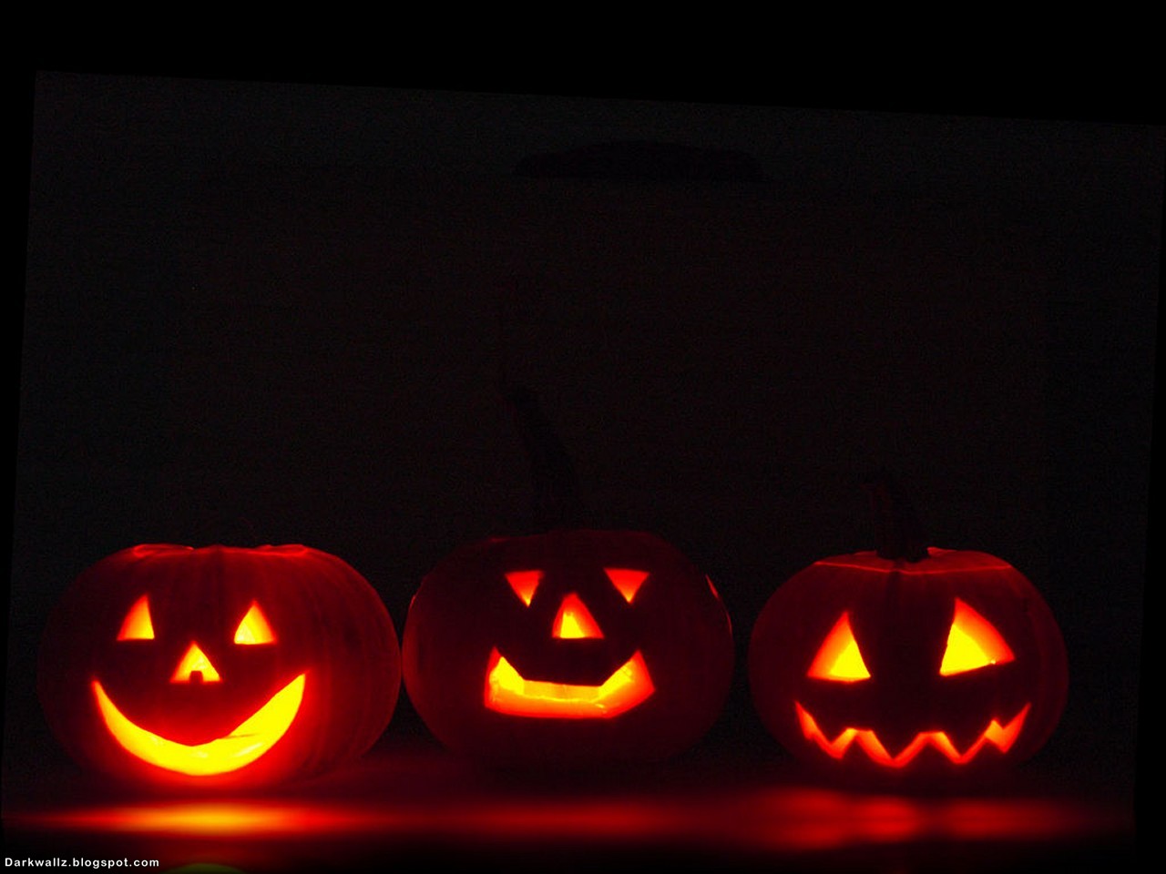 http://4.bp.blogspot.com/_-jo2ZCYhKaY/S4ajqWq2J5I/AAAAAAAAFyg/Jisls9AZ3lU/s1600/Halloween_Wallpapers_109%2B(darkwallz.blogspot.com).jpg