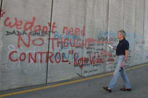 [roger-waters-graffiti.jpg]