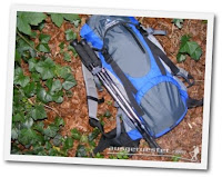 Fizan Comact Trekkingstöcke am Rucksack Fizan Comact Trekkingstöcke am Rucksack