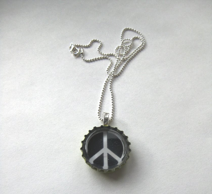 sewhungryhippie How to make a bottle cap necklace