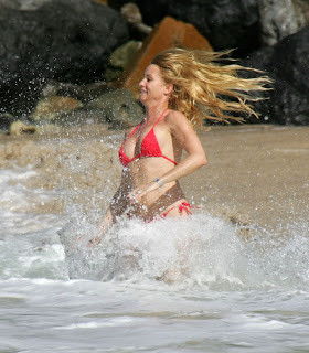 Nicolette Sheridan, The Hottest XMas Beach Babe Nicolette+Sheridan+in+red+bikini5