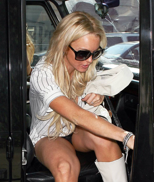Lindsay Lohan New Upskirt Pictures