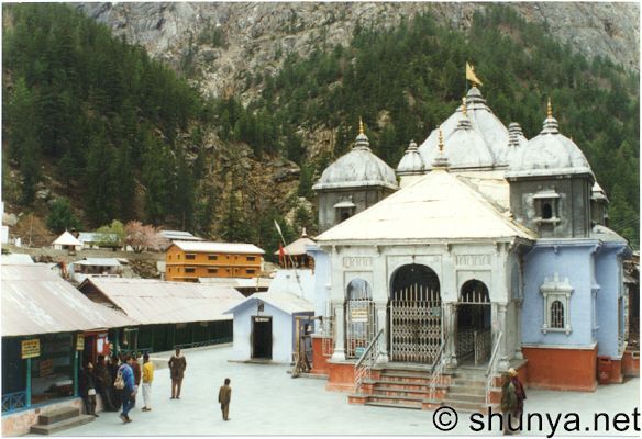 [1Gangotri-temple.jpg]
