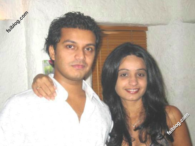 Burning Dzires: Sister or Uska BoyFriend ki Pics