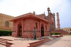 ALLAMA IQBAL TOMB