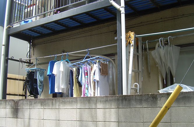 [hanging-laundry2.jpg]