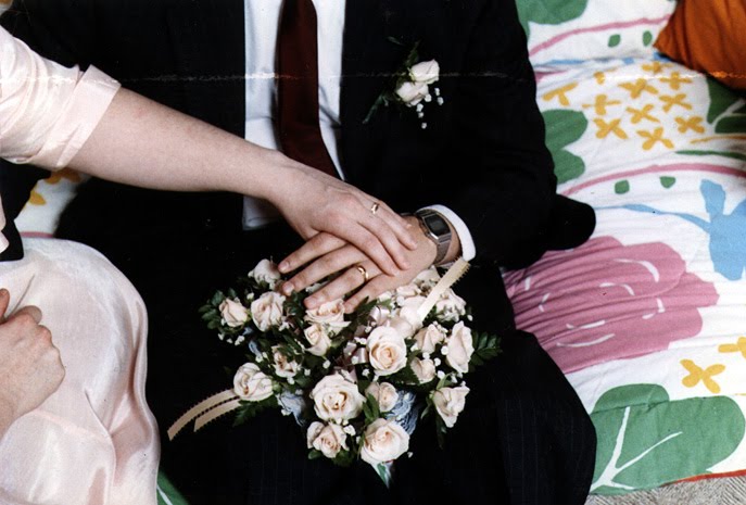 [rings_and_bouquetsm.jpg]