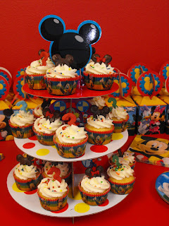 AJ's Cupcakes: Mickey & Minnie Cupcakes