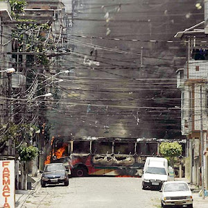Explosão em favela carioca