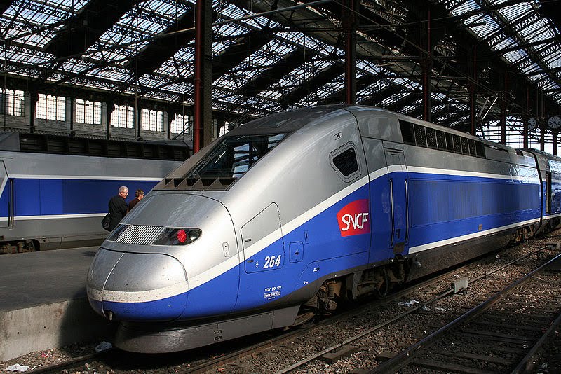 [800px-TGV-Duplex_Paris.jpg]