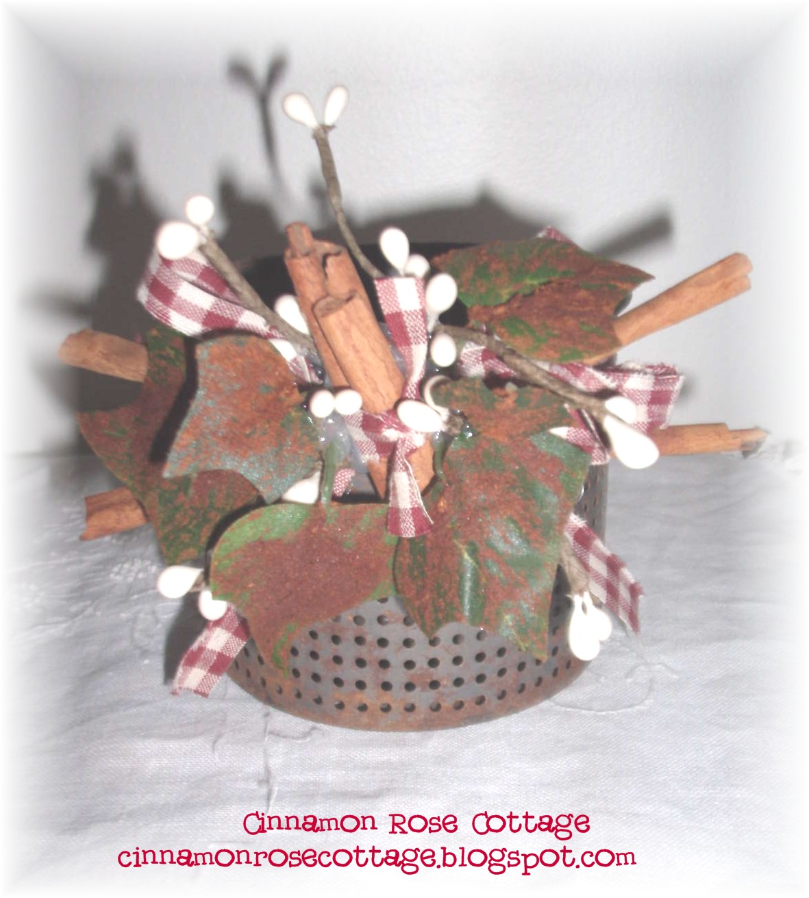 cinnamon rose cottage tin and cinnamon painted ivy plaster christmas ornaments to paint