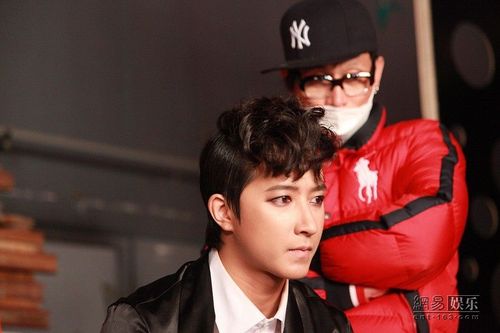 http://4.bp.blogspot.com/_-x7gqq9QJuA/TEaaupg1yiI/AAAAAAAAMYs/z--RONMdEDk/s1600/hg-mv-debut-2.jpg