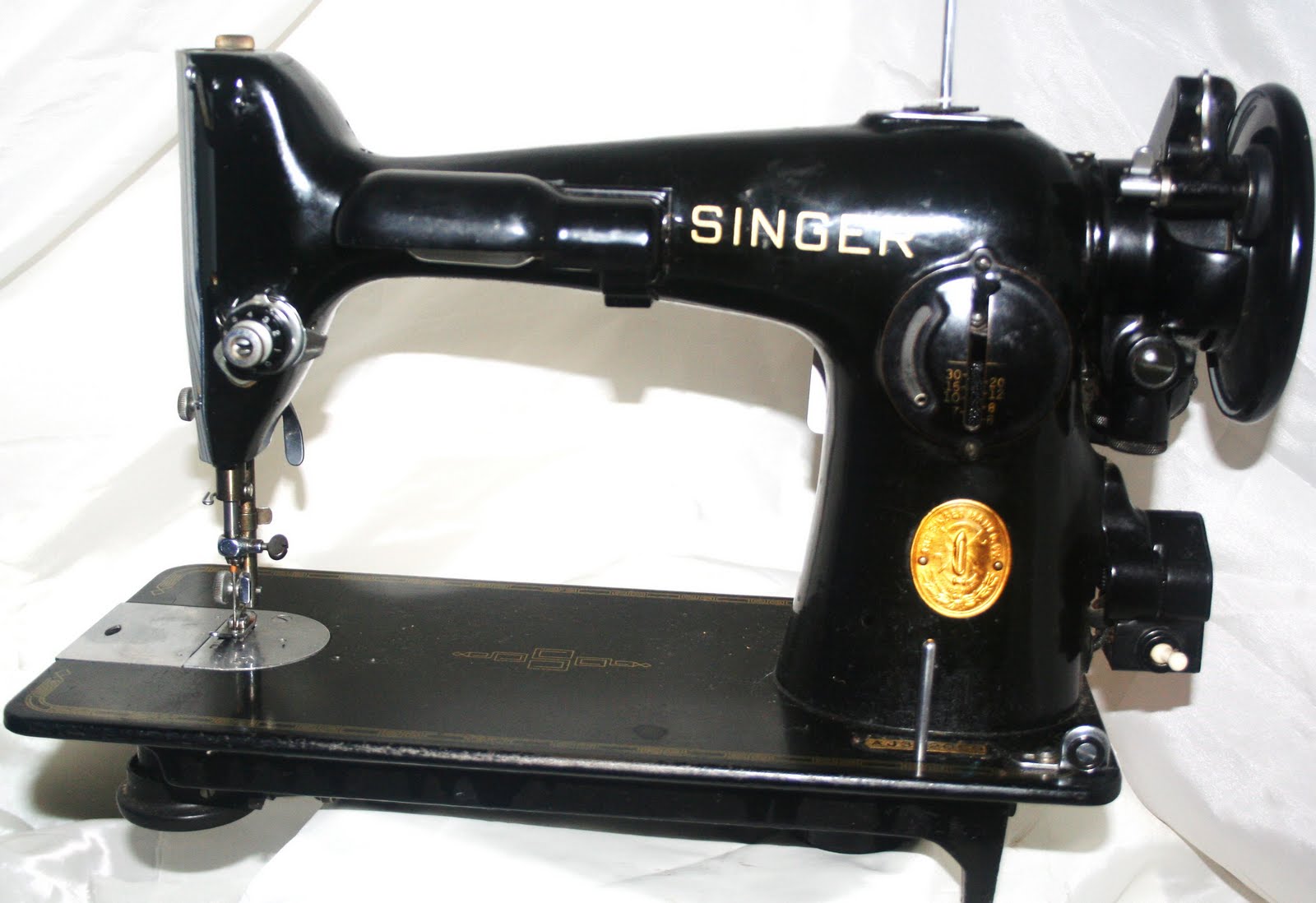 Sewing Machines: Singer Machines Older