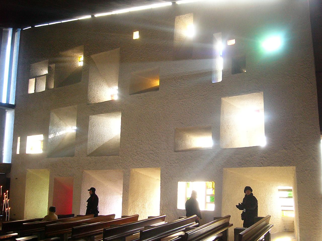 [Le+Corbusier-Ronchamp8.jpg]