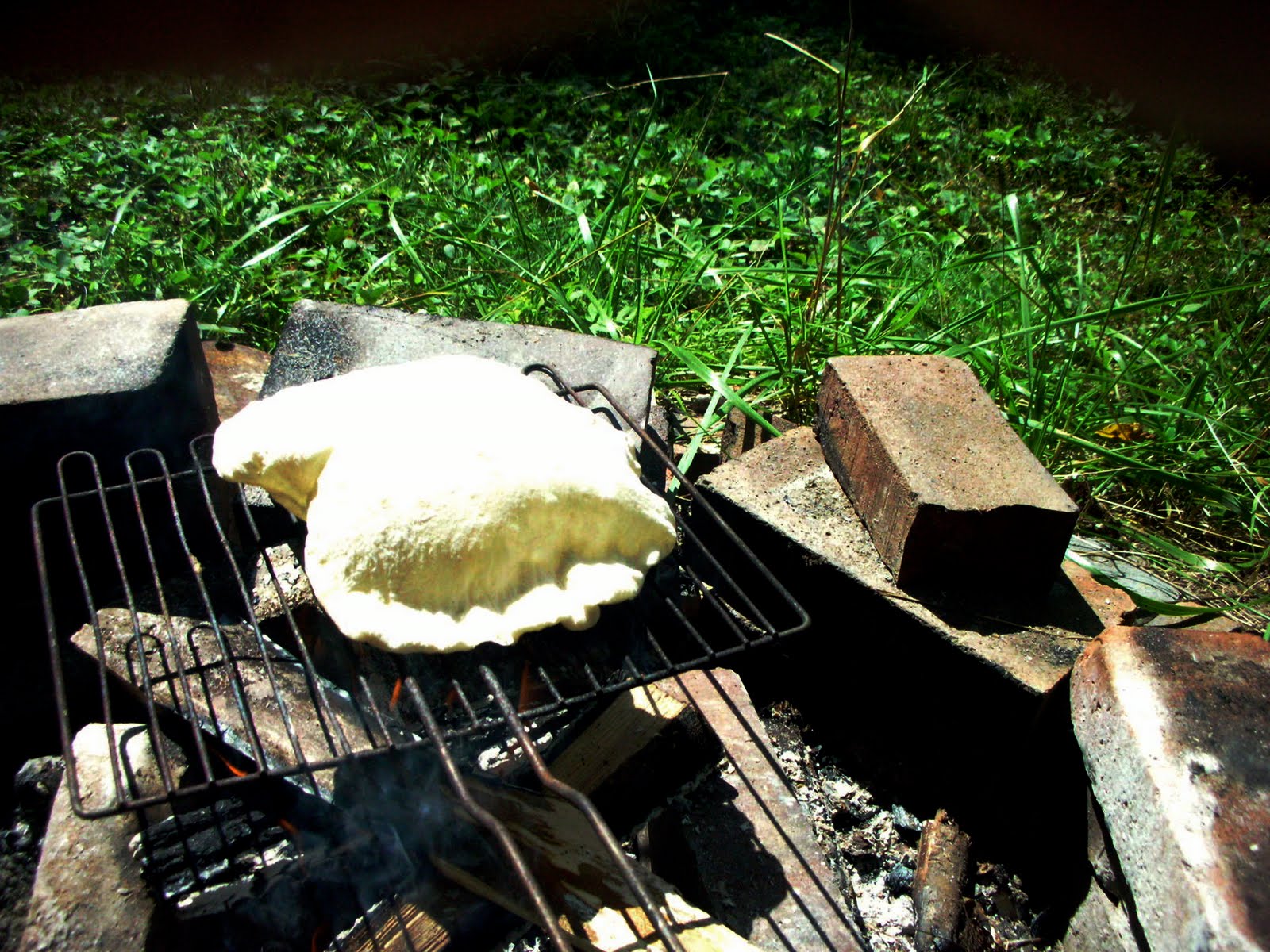 [pita+on+basket.JPG]