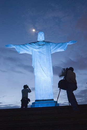 [2036048458_0d4905a7fecristo+azul.jpg]