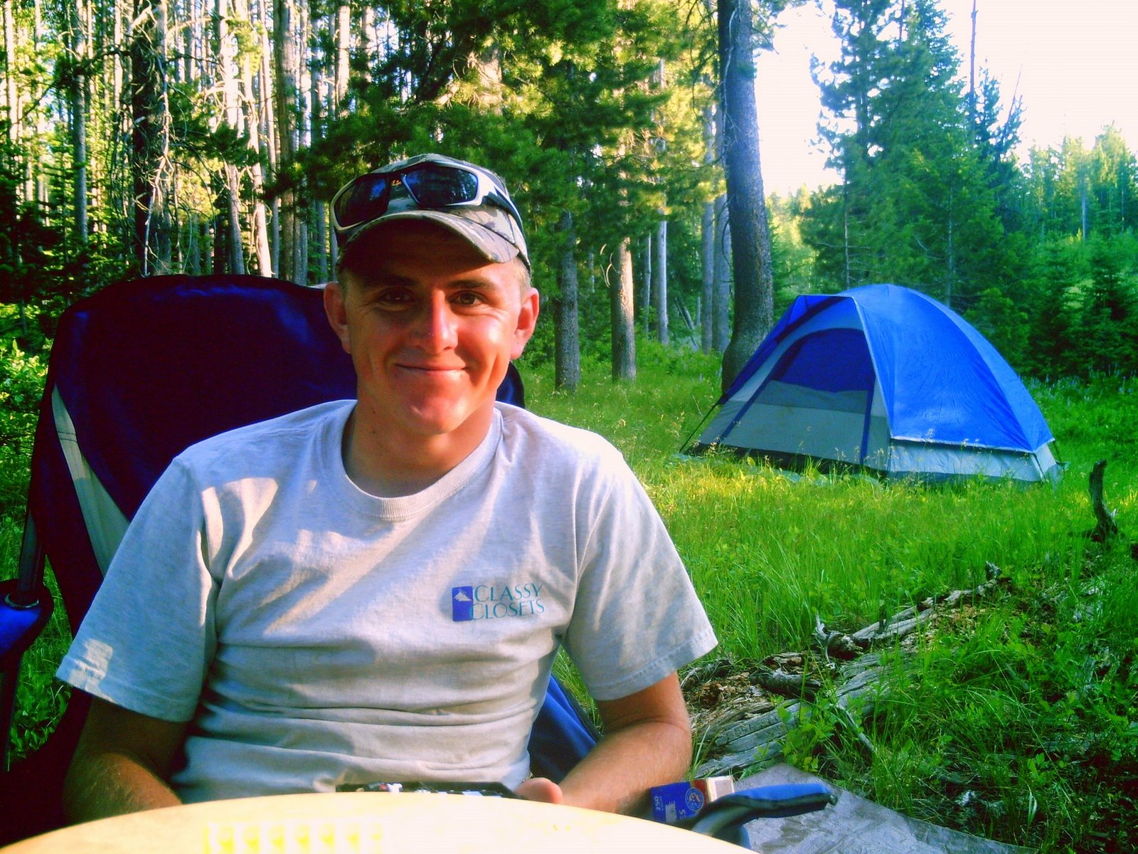 [Andrew+by+tent+smile.jpg]