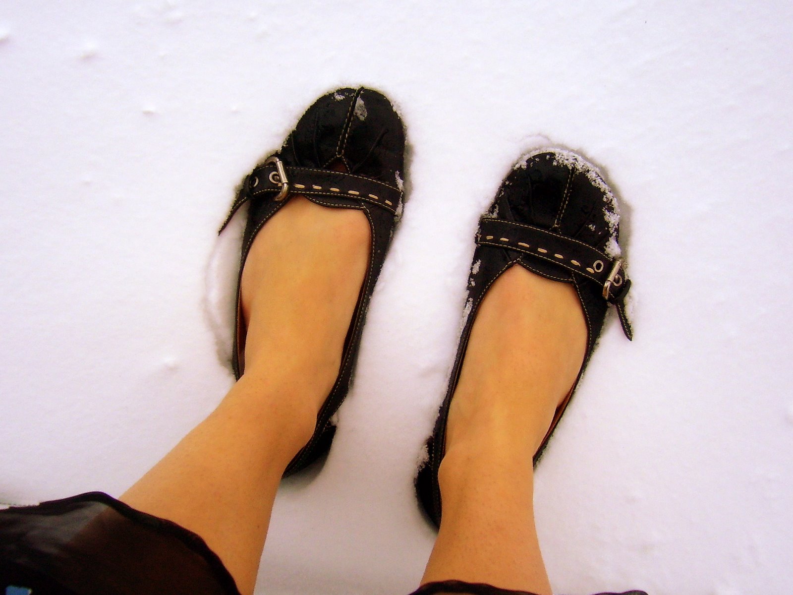 [shoes+in+snow.jpg]