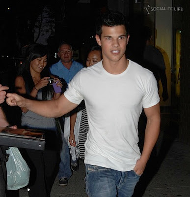 He and Elizabeth were hitting the gym yesterday. He and Elizabeth were hitting the gym yesterday.