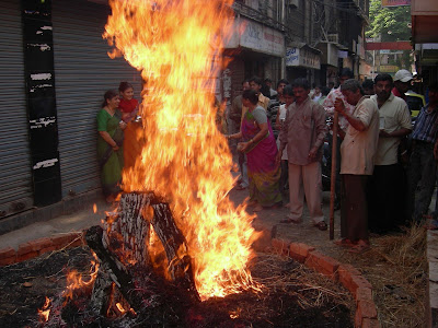 UNKE DUSHMAN HAI BAHUT AADMI AACHA HOGA: VINAYAK KESHAV, HOLI AND