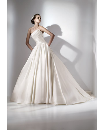 a wedding dress Here is a couple of pictures I found from Elie Saab a wedding dress Here is a couple of pictures I found from Elie Saab