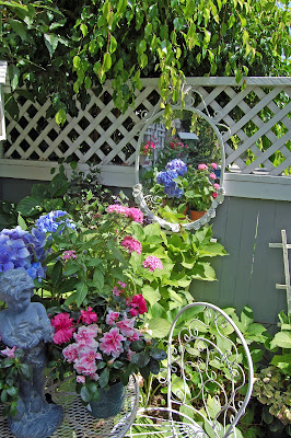 Great Beautiful Garden: Container Gardens