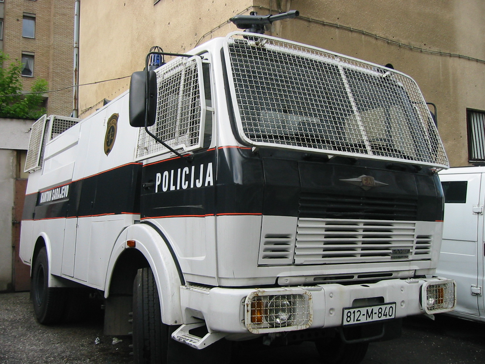 [109-0945_IMG.JPG]