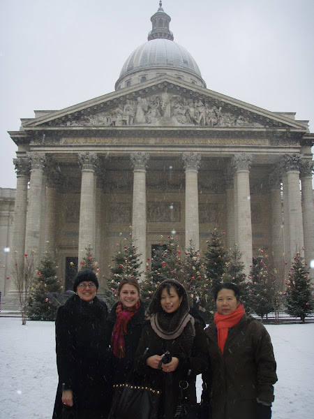 The Pantheon with our Parisienne tourguides