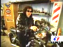 Presentándonos a "Victoria" su Harley